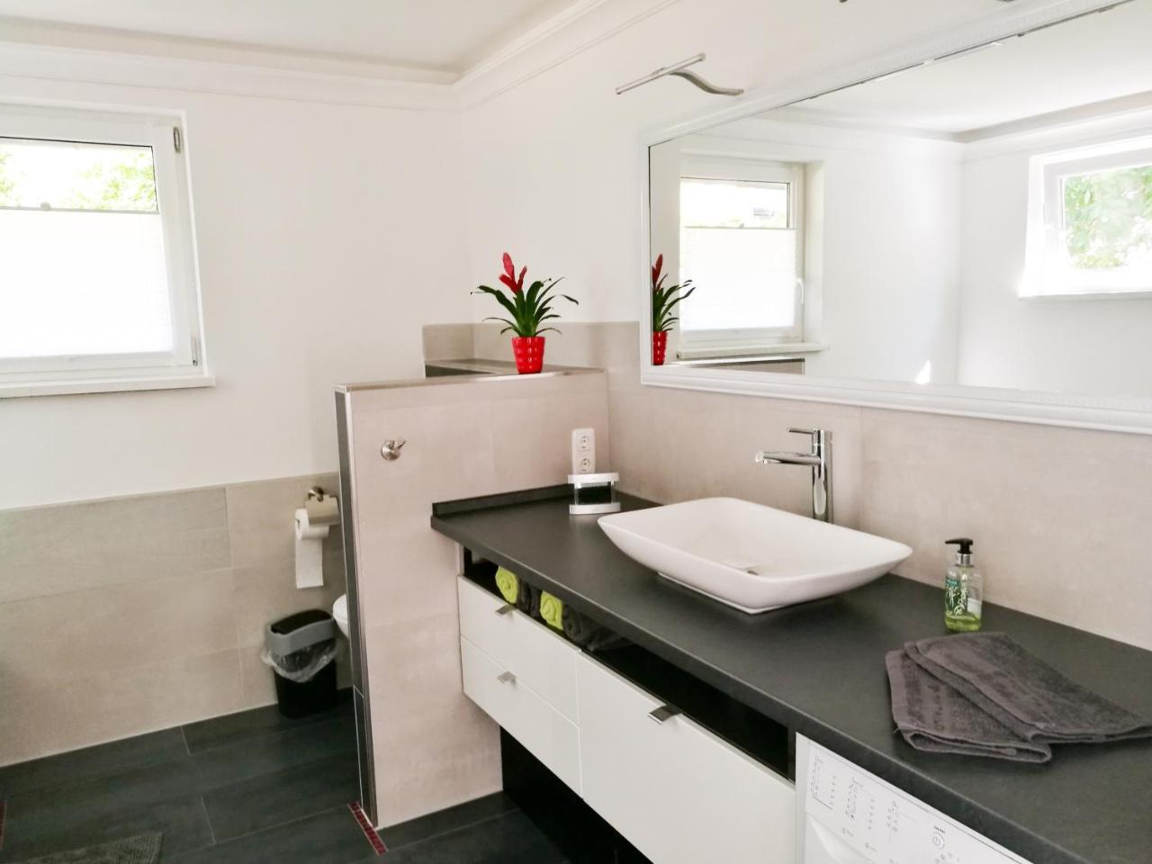 Ferienhaus Goermer Mit Wasserbett Schmölln Exteriör bild